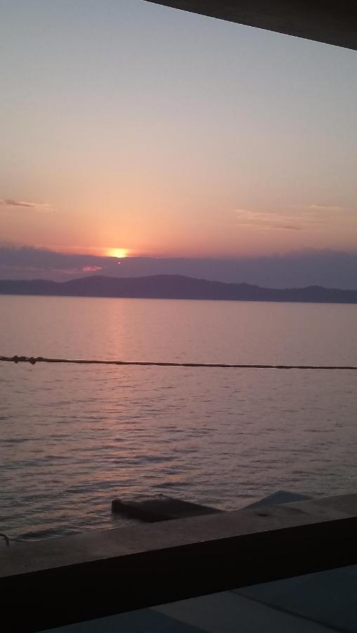 Diolkos 2 Apartment Nea Roda Bagian luar foto