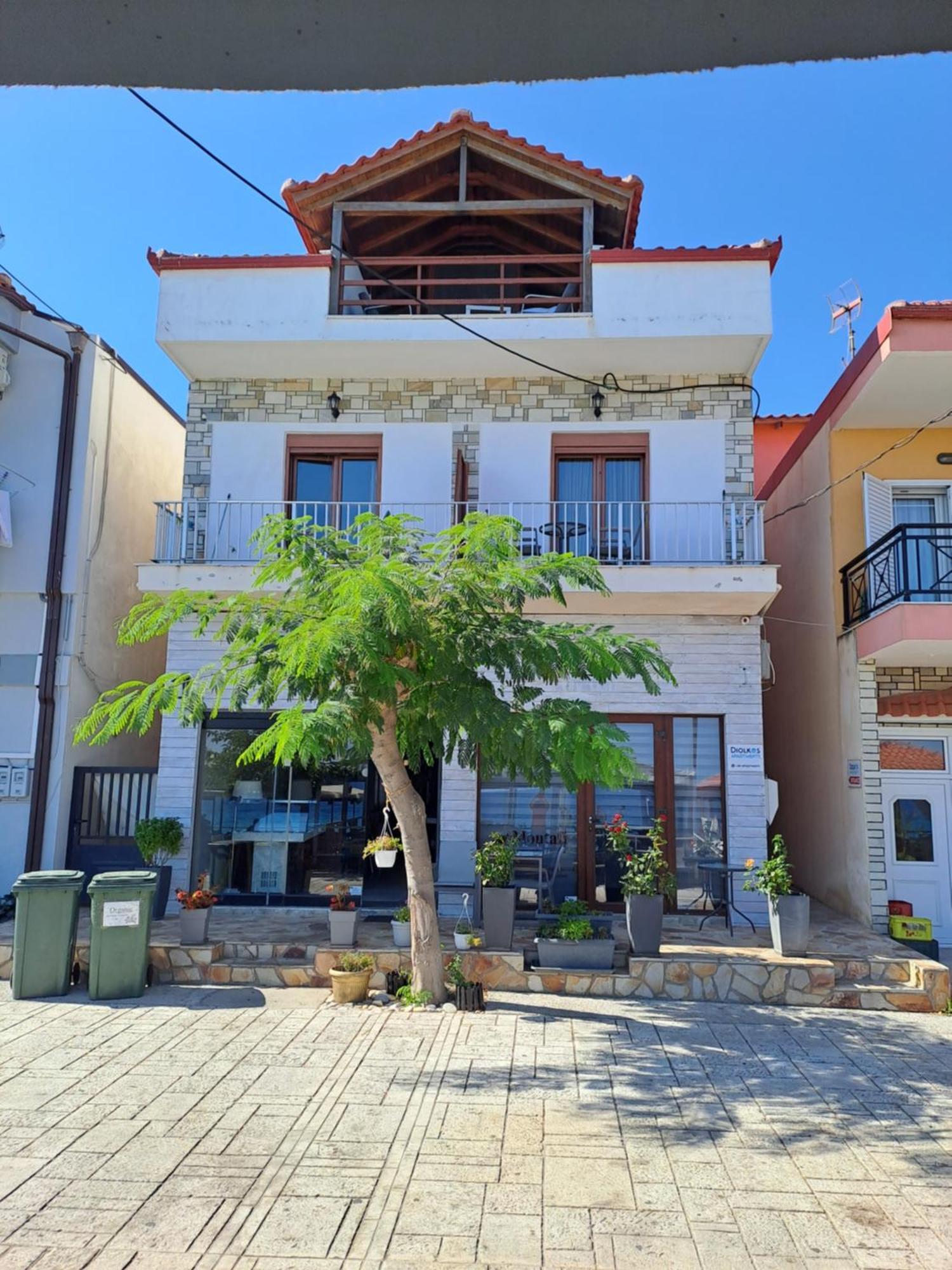 Diolkos 2 Apartment Nea Roda Bagian luar foto