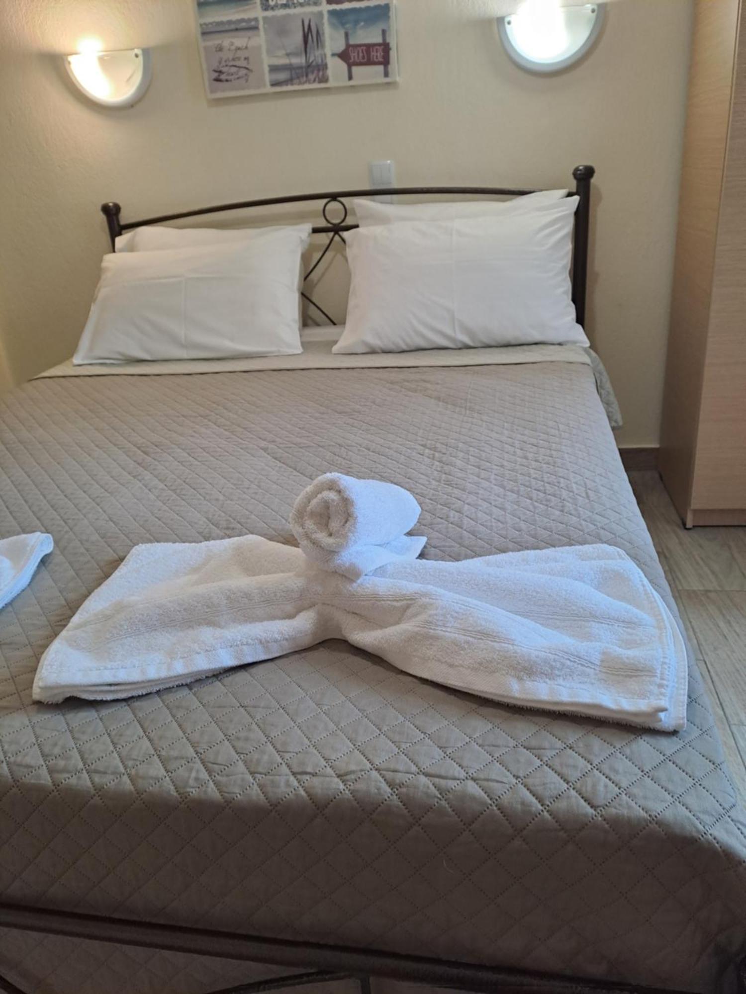 Diolkos 2 Apartment Nea Roda Bagian luar foto